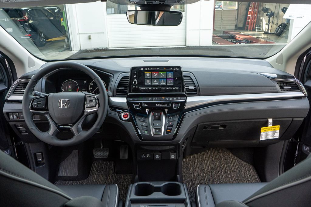 New 2026 Honda Odyssey Touring image 18