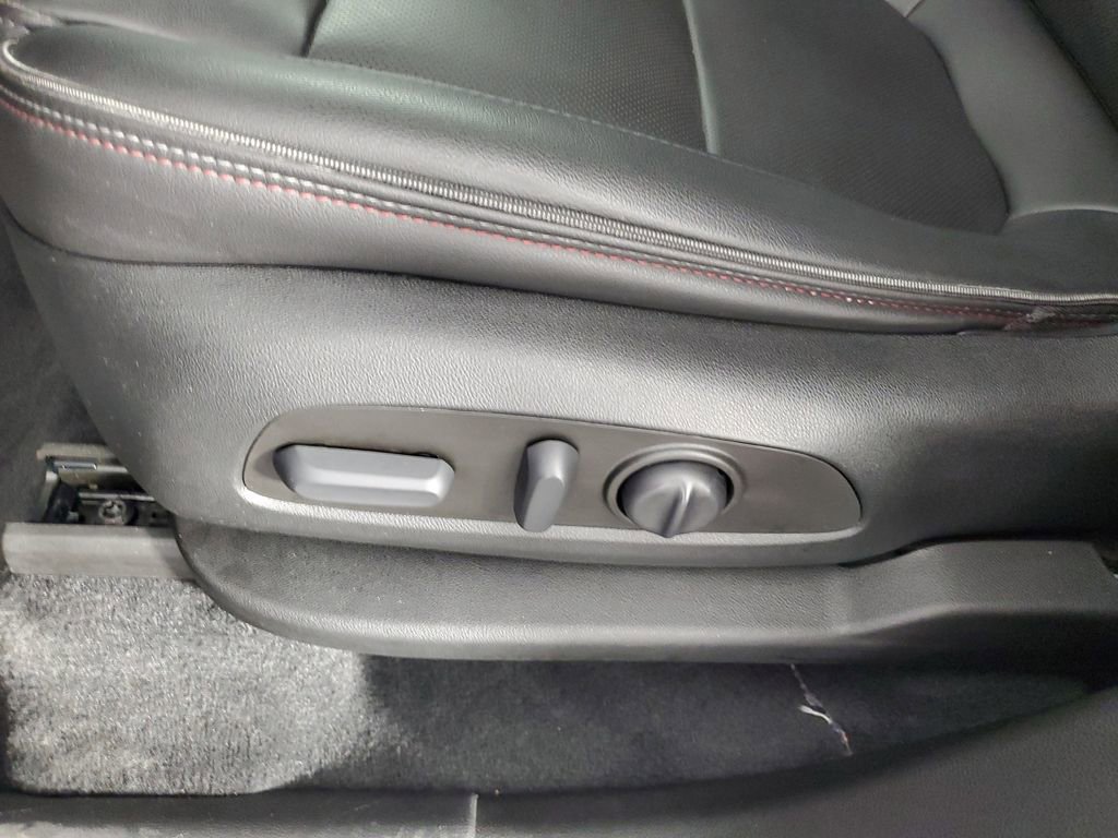 Used 2023 Chevrolet Traverse RS image 30