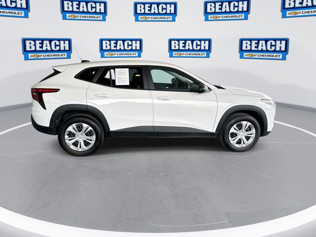 Used 2025 Chevrolet Trax LS image 9