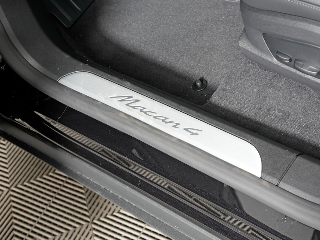 New 2026 Porsche Macan 4 Electric AWD/4WD image 17