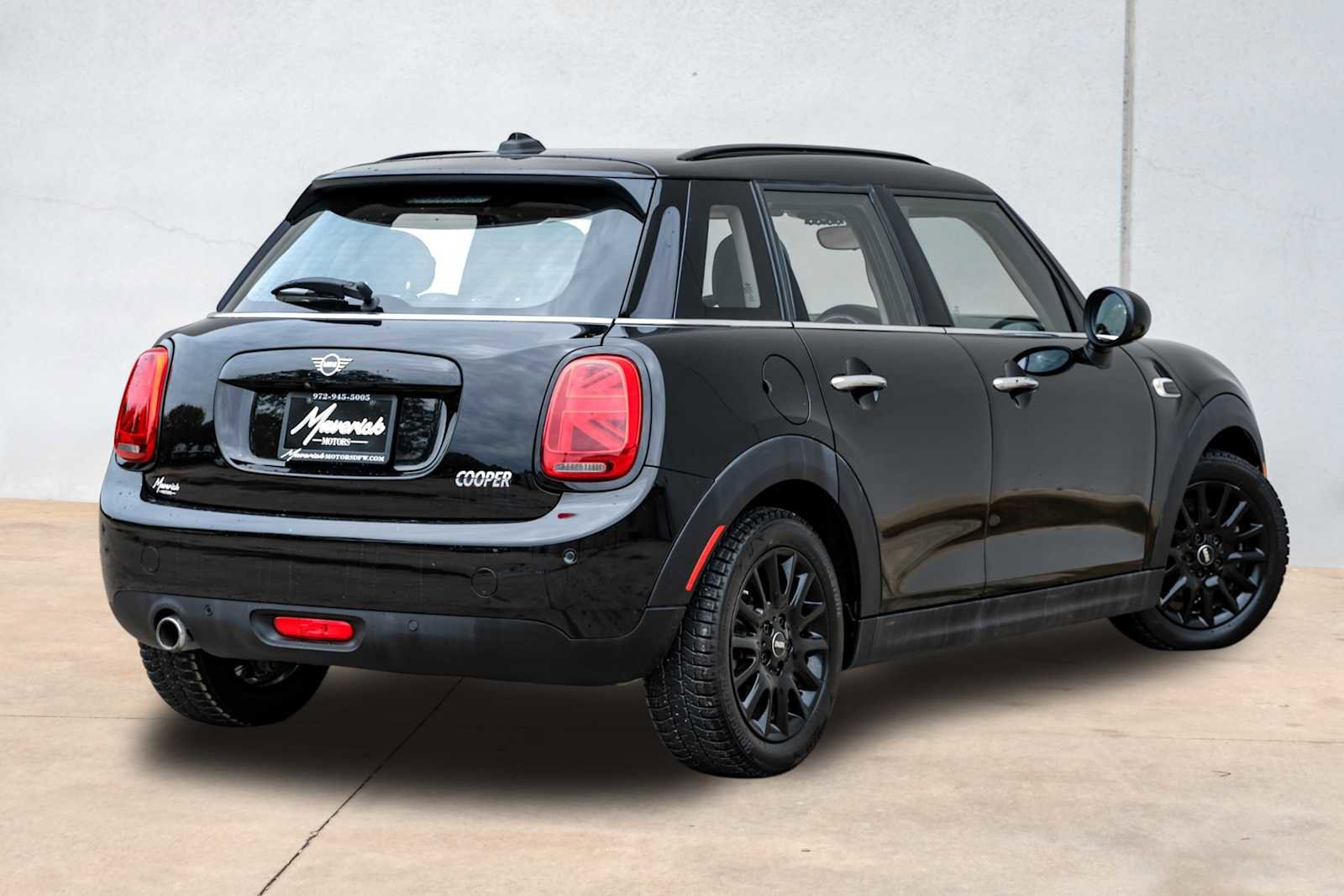 Used 2019 MINI Cooper 4-Door Hardtop image 9
