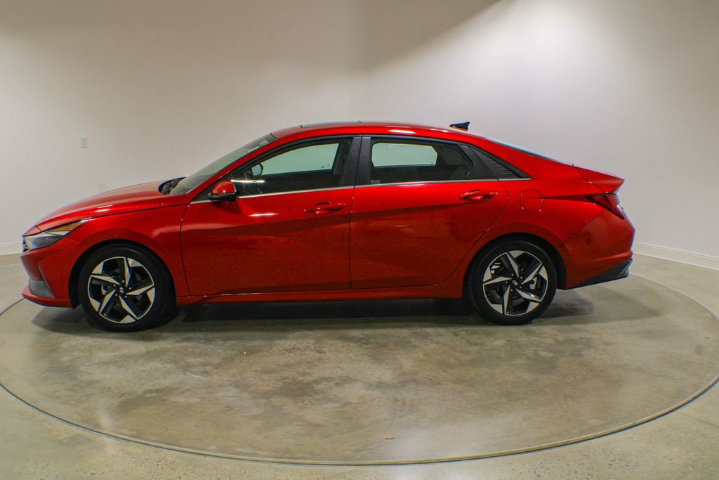 Used 2021 Hyundai Elantra Limited w/ Cargo Package FWD image 2