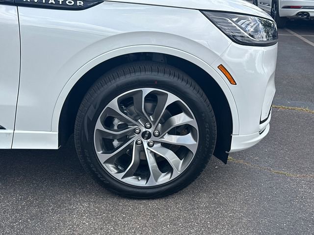 New 2026 Lincoln Aviator AWD w/ Jet Appearance Package image 13