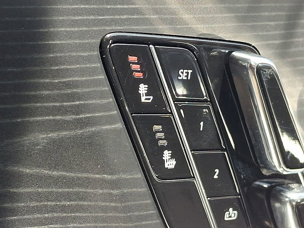 Used 2024 Cadillac Lyriq Luxury AWD/4WD image 27