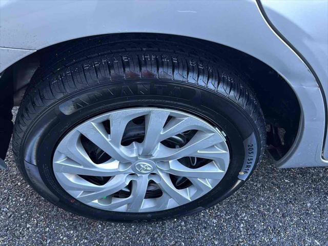 Used 2017 Toyota Corolla LE image 12