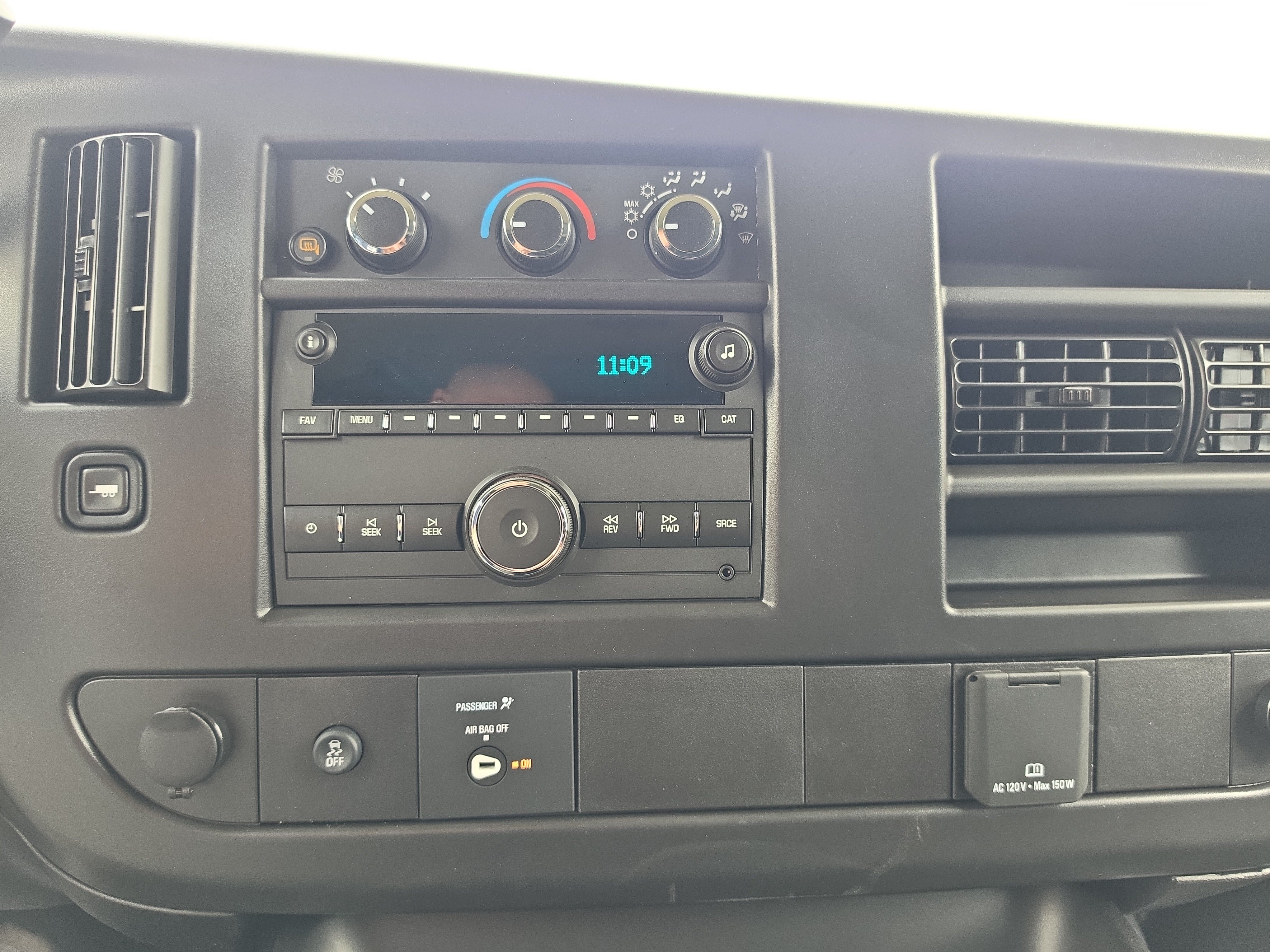 New 2026 Chevrolet Express 3500 RWD image 25