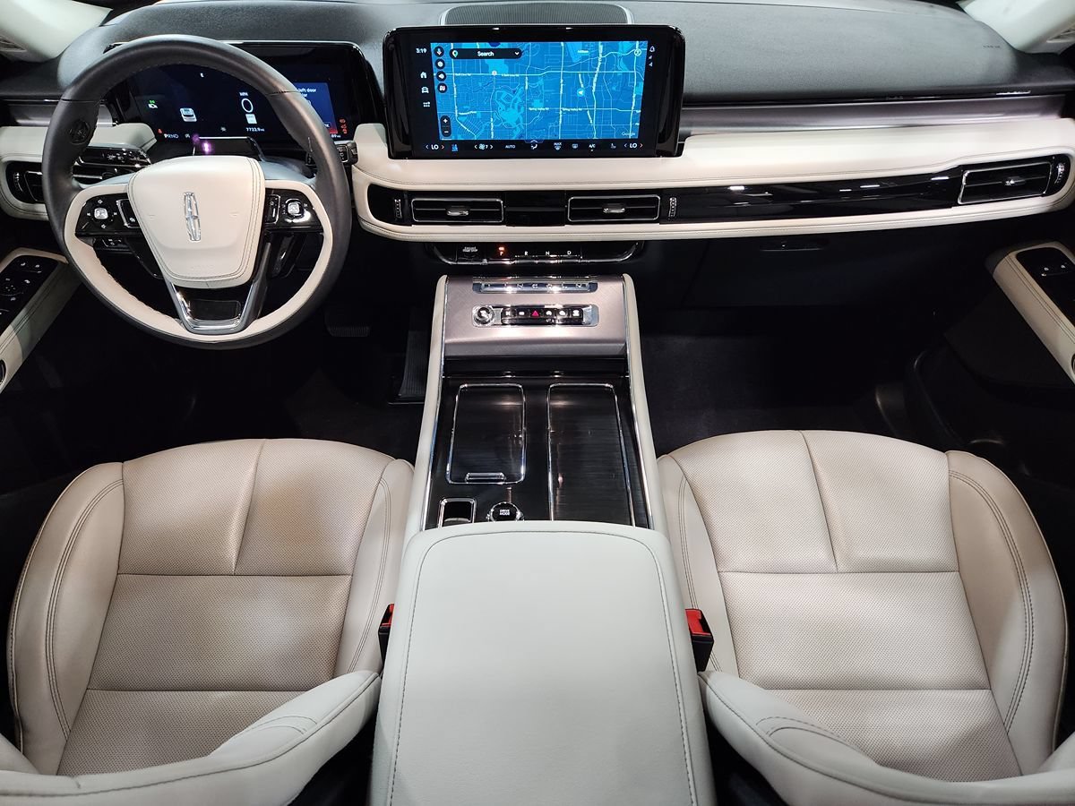 Used 2025 Lincoln Aviator 2WD image 46