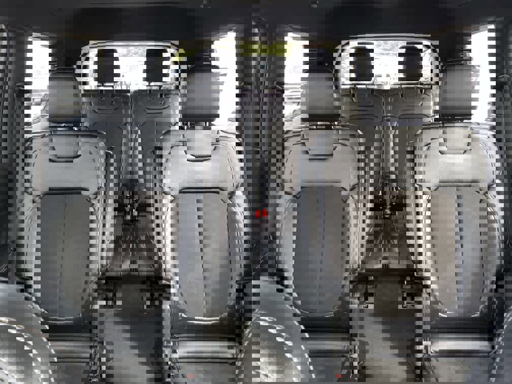 Used 2023 Jeep Grand Cherokee L Laredo image 13