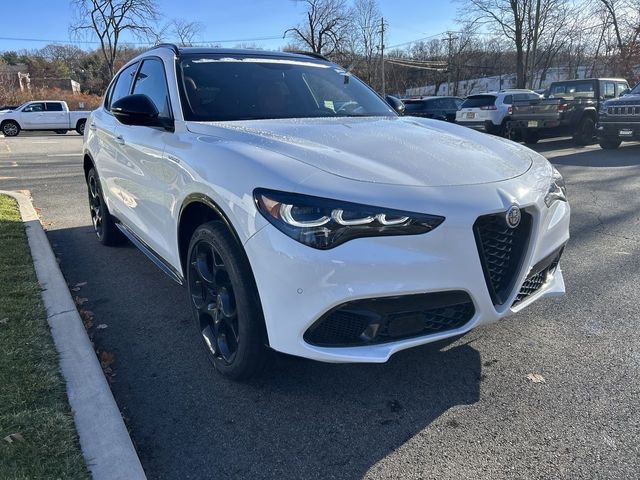 New 2025 Alfa Romeo Stelvio Sprint w/ Veloce Package image 2