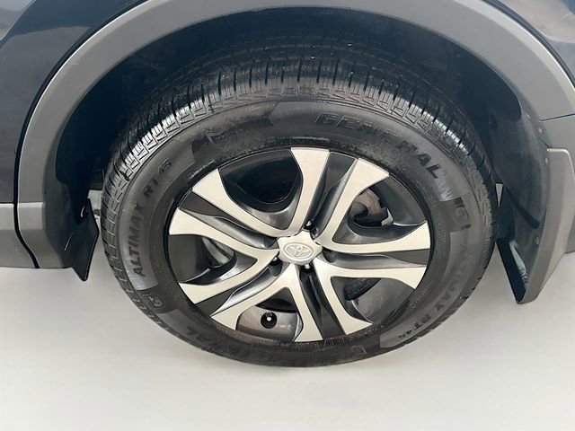 Used 2018 Toyota RAV4 LE w/ All Weather Liner Package AWD/4WD image 29