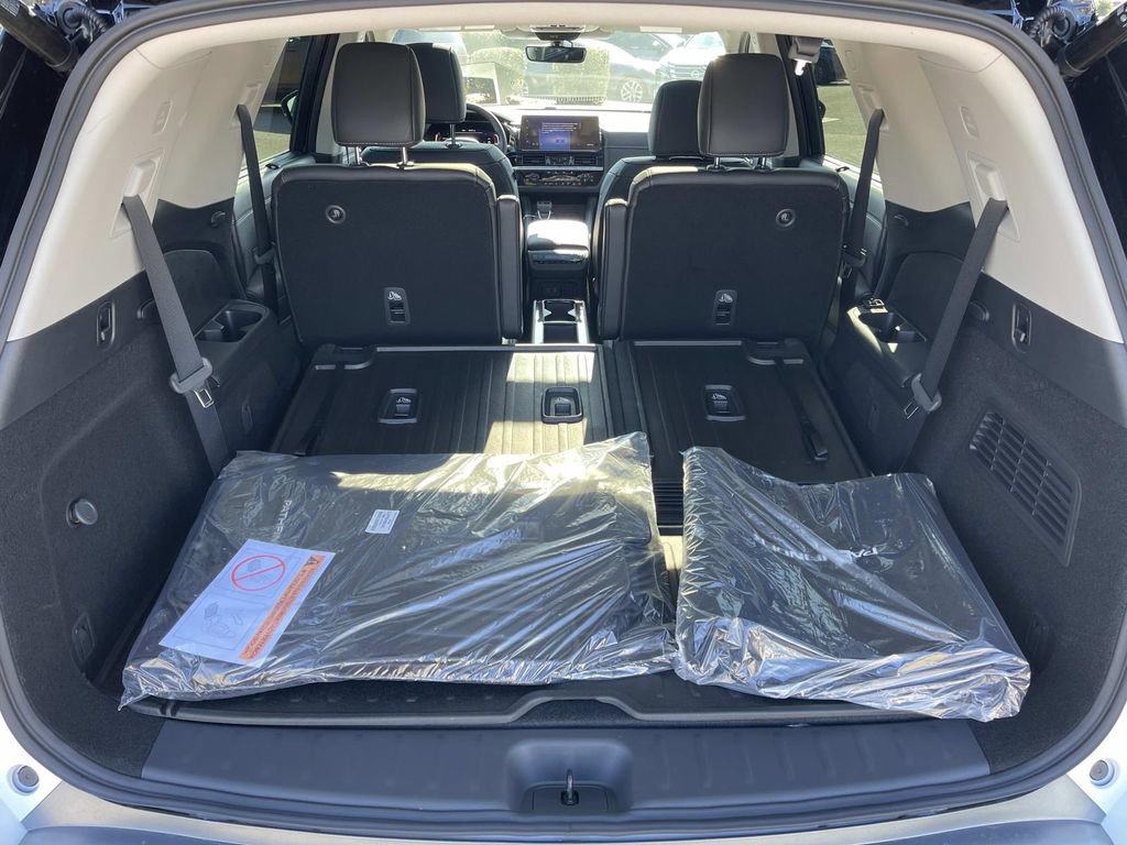 New 2026 Nissan Pathfinder Platinum AWD/4WD image 13
