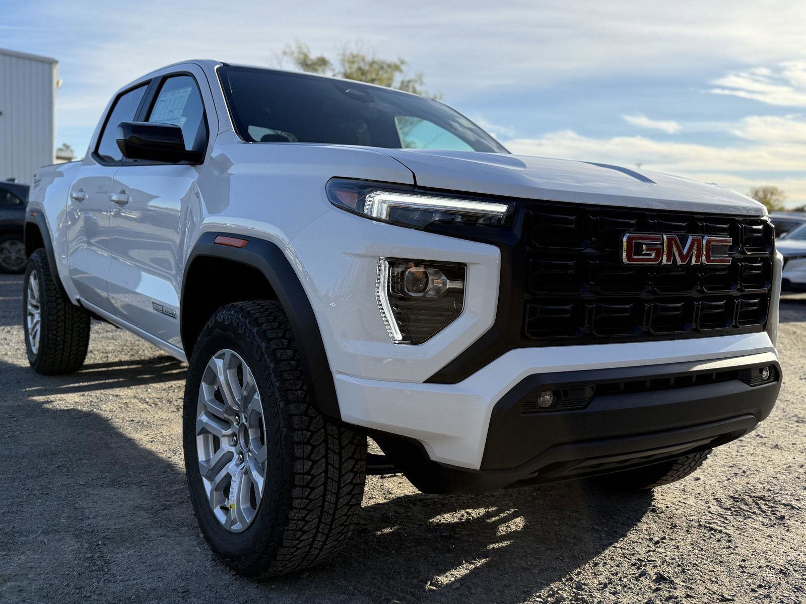 New 2026 GMC Canyon Elevation w/ Convenience Package image 3