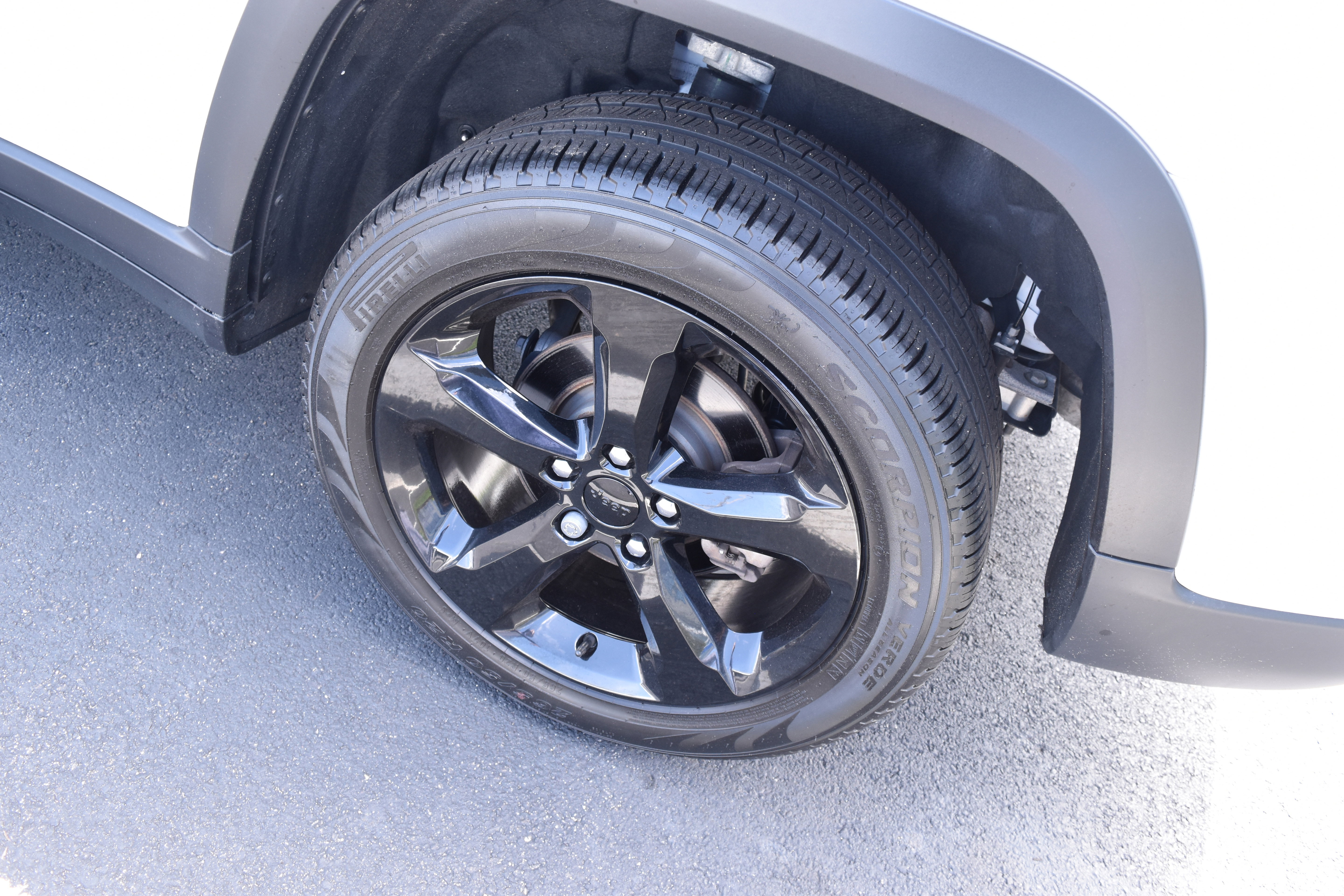 Used 2023 Jeep Grand Cherokee Limited w/ Luxury Tech Group II AWD/4WD image 12