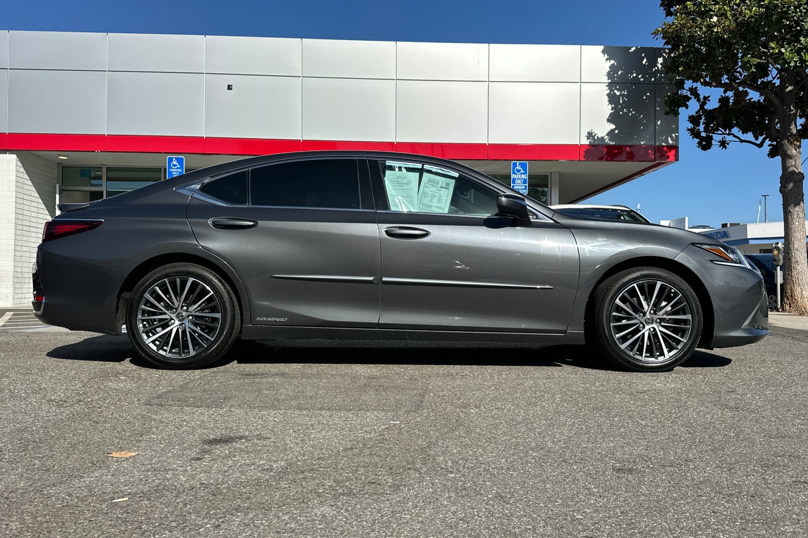 Used 2022 Lexus ES 300h w/ Premium Package FWD image 3