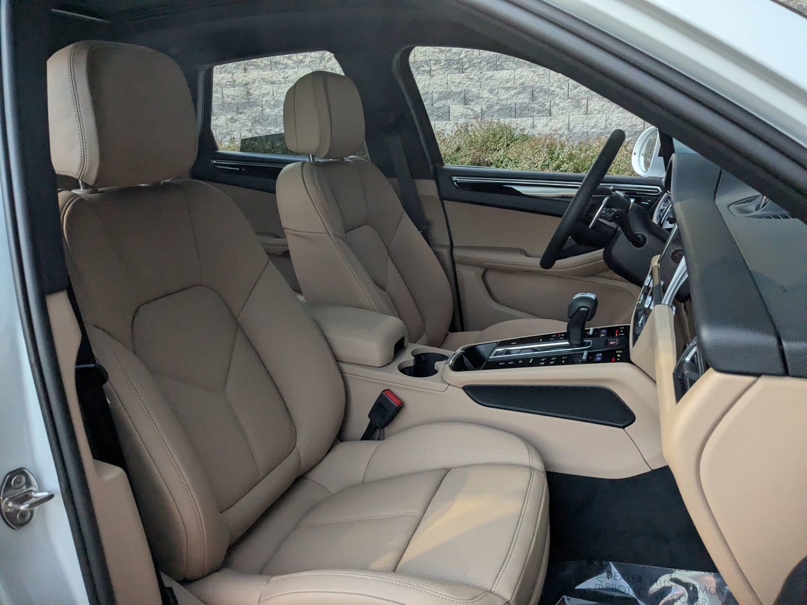 Certified 2026 Porsche Macan AWD/4WD image 26