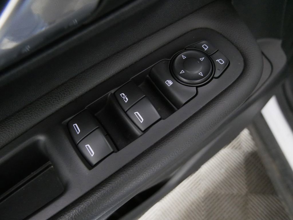 Used 2023 GMC Terrain SLE w/ Driver Convenience Package image 13