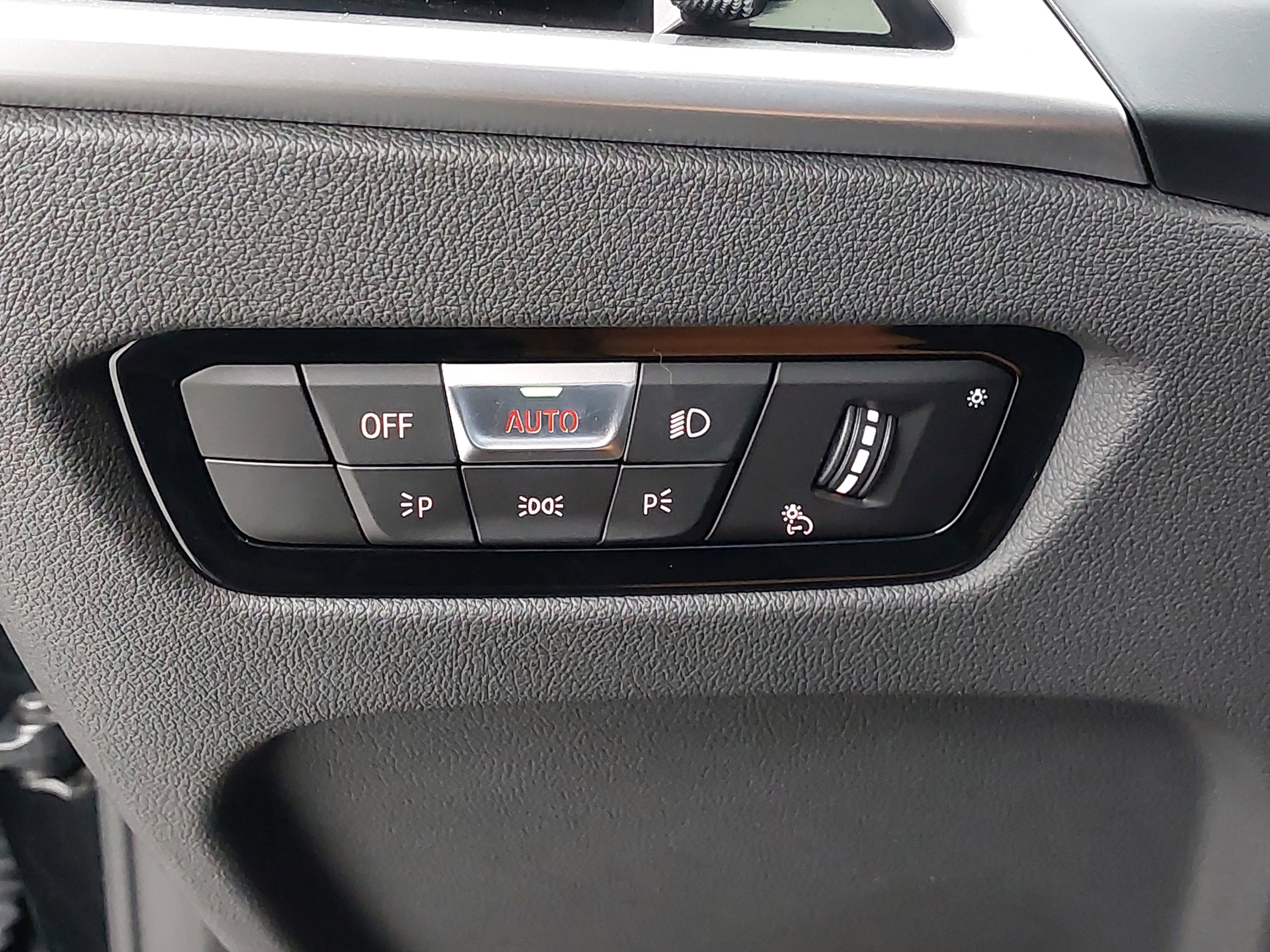 Used 2025 BMW 230i Coupe w/ M Sport Package image 25