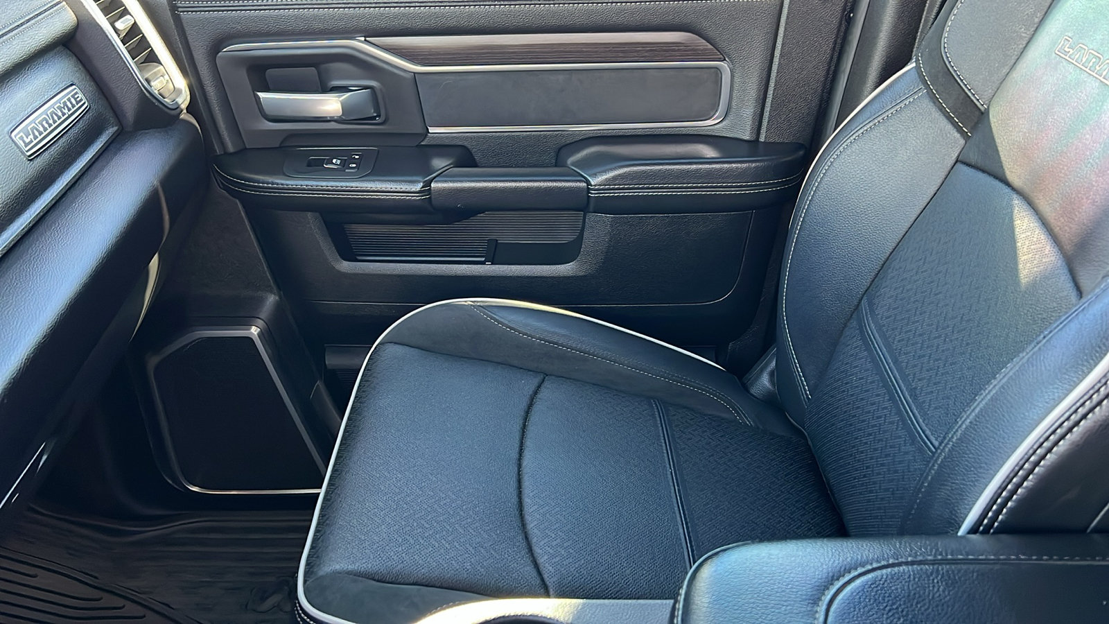 Used 2025 RAM 2500 Laramie AWD/4WD image 21