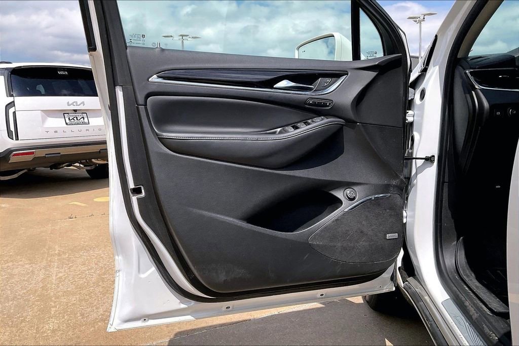 Used 2019 Buick Enclave Avenir w/ LPO, Cargo Package FWD image 22