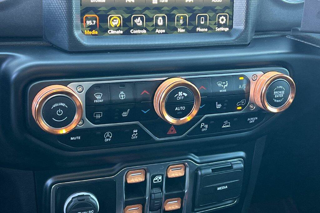 Used 2023 Jeep Gladiator Mojave w/ Cold Weather Group AWD/4WD image 20