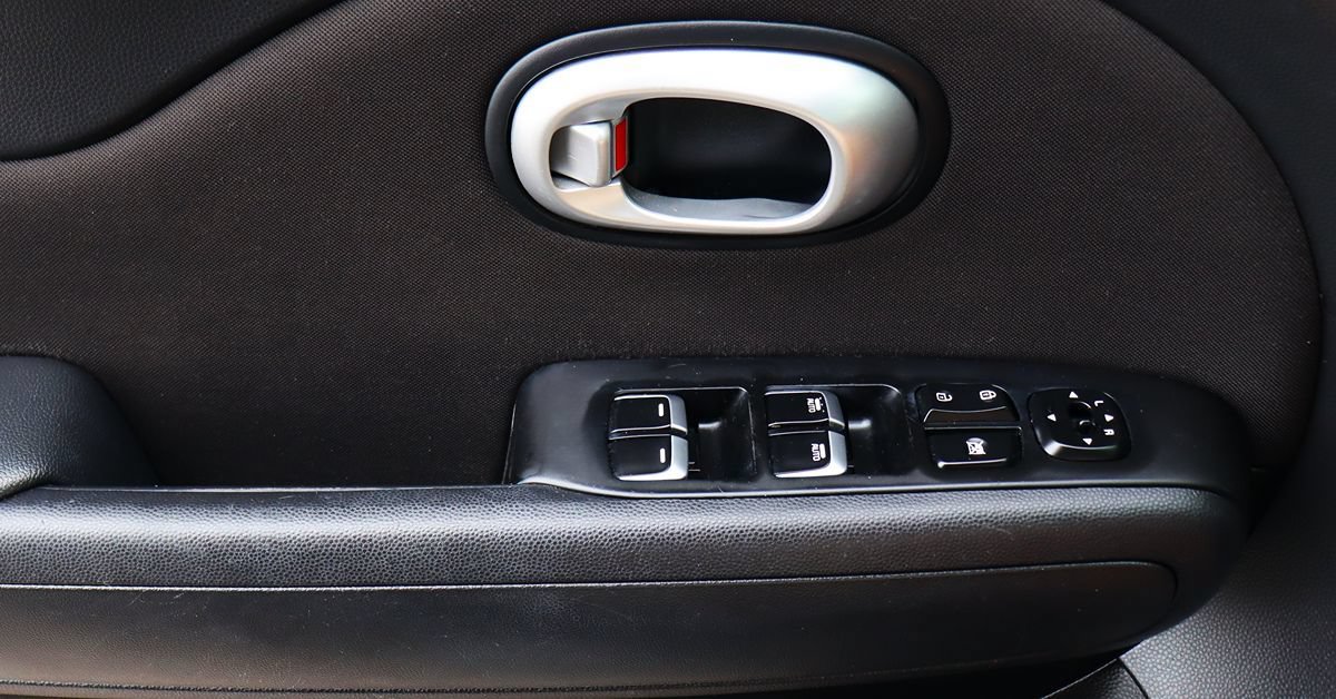 Used 2018 Kia Soul + FWD image 38