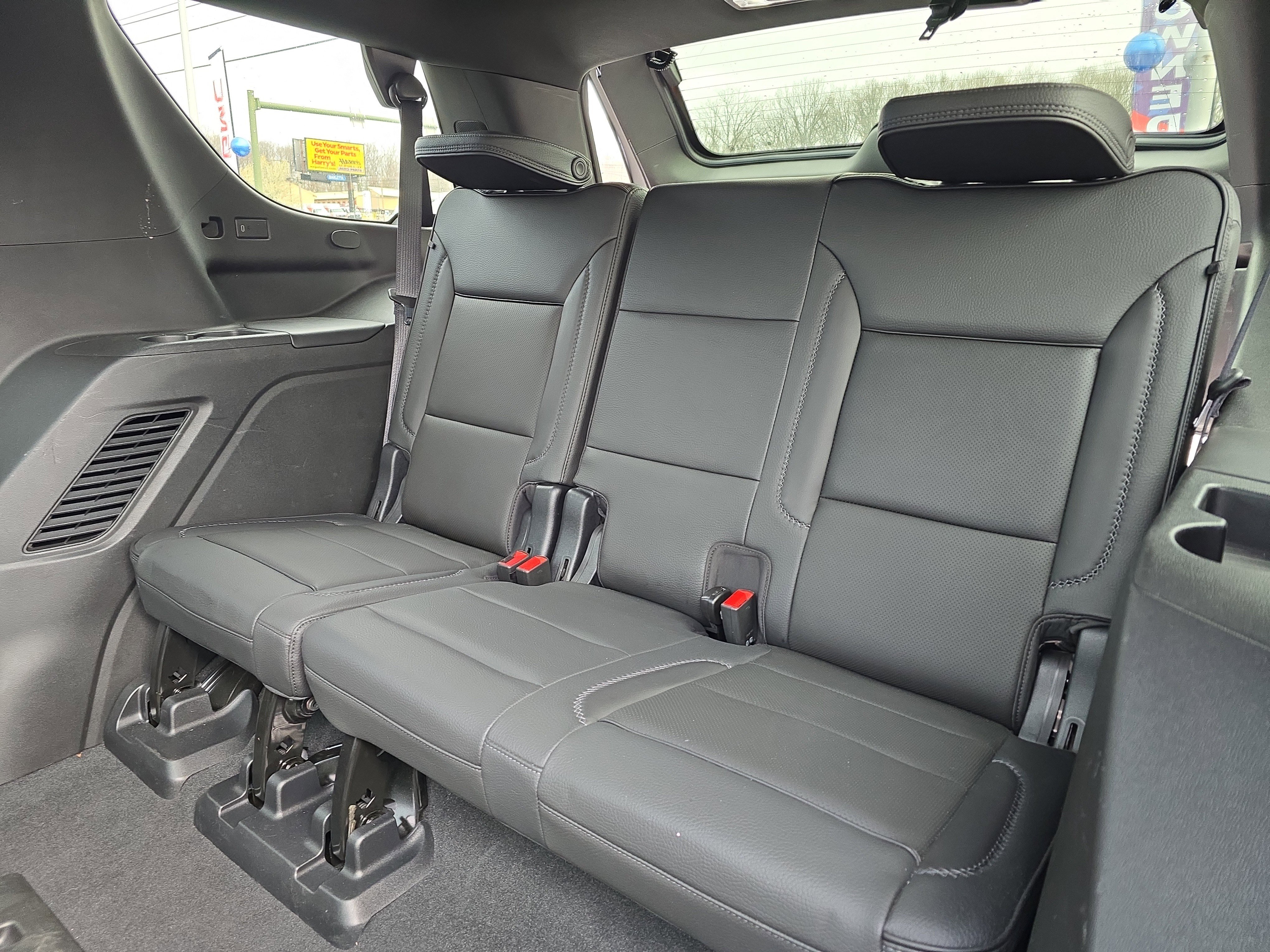 Used 2021 GMC Yukon Denali w/ Denali Premium Package AWD/4WD image 13