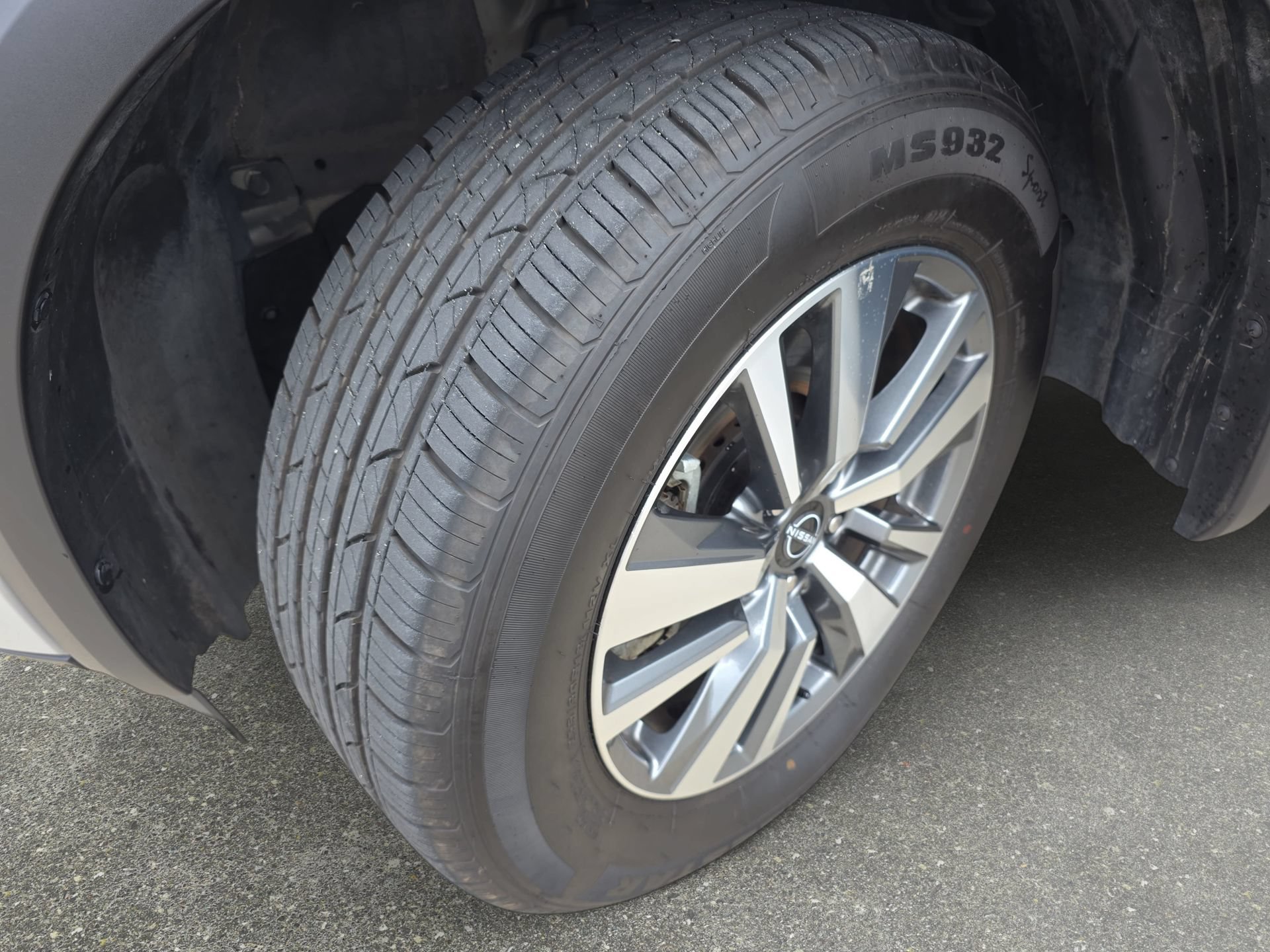 Used 2025 Nissan Pathfinder SL FWD image 30