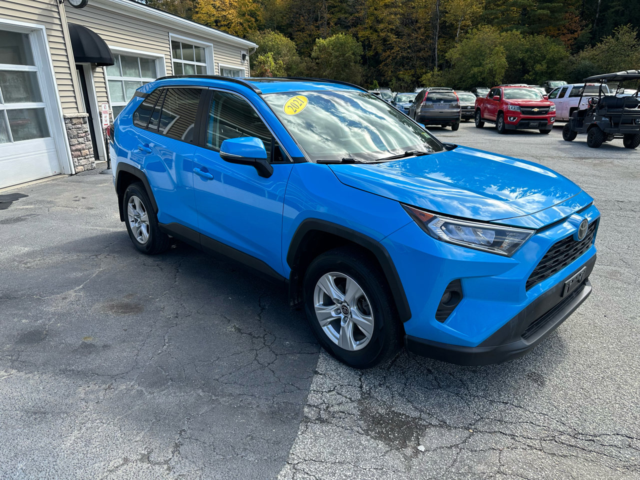Used 2021 Toyota RAV4 XLE w/ Convenience Package image 3