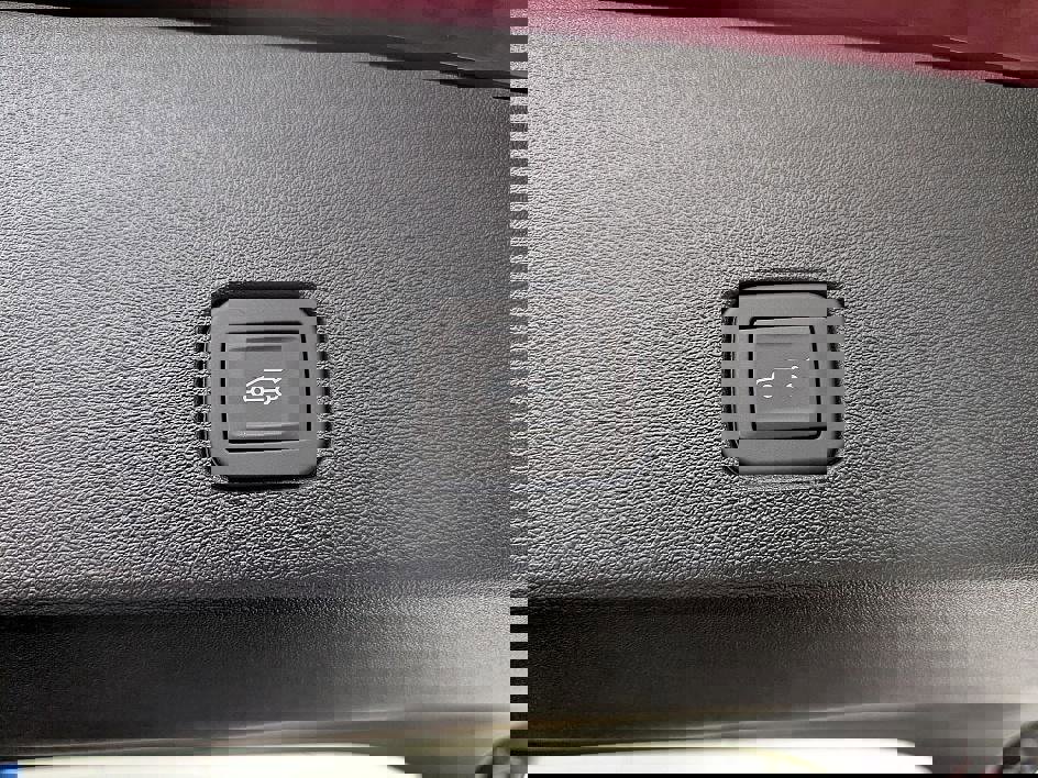 New 2025 Cadillac Optiq Luxury 2 image 26