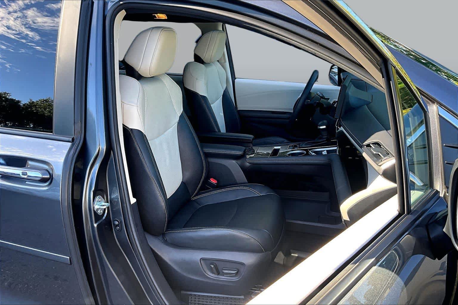 Certified 2025 Toyota Sienna Limited AWD/4WD image 8
