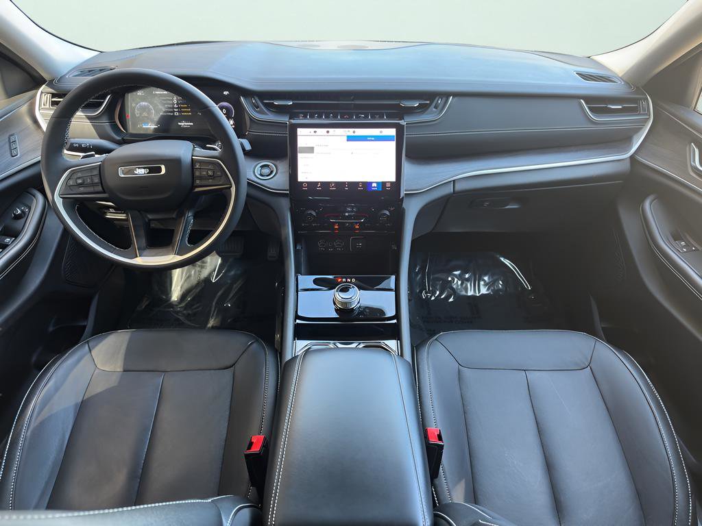 Used 2023 Jeep Grand Cherokee Limited w/ Black Appearance Package image 13