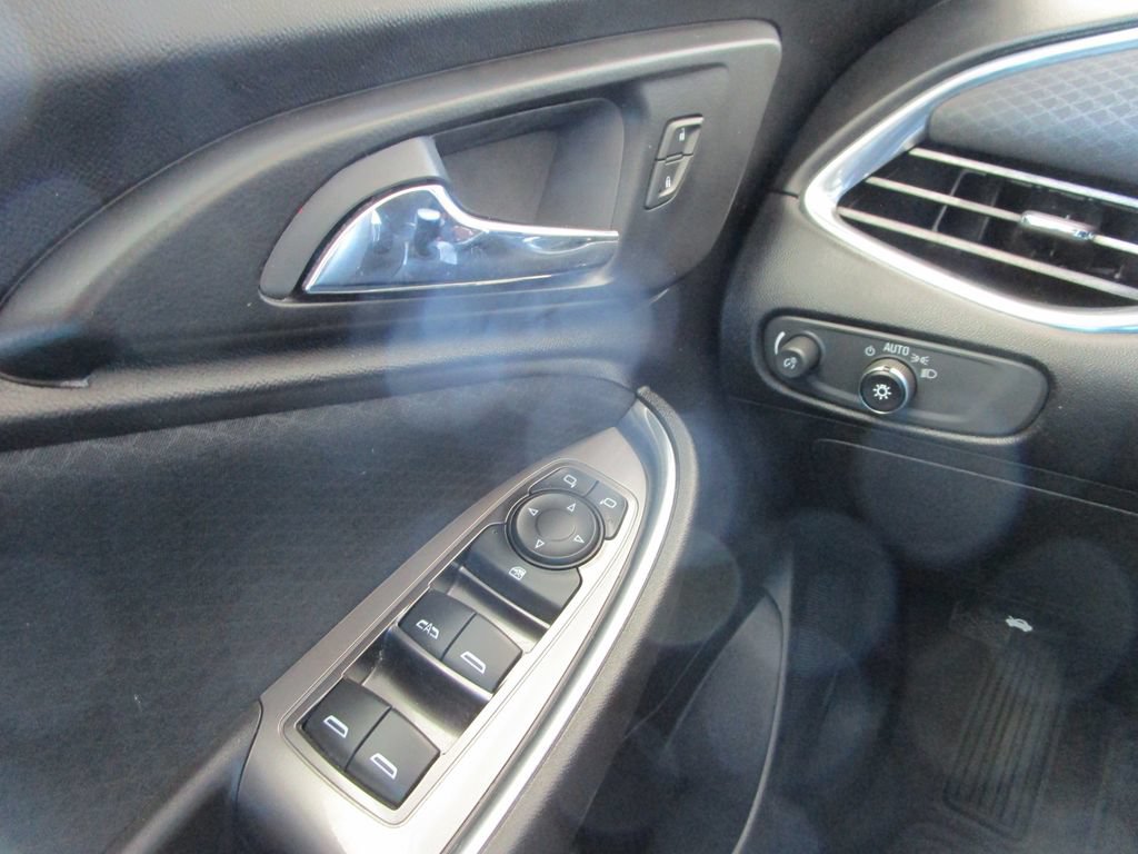 Used 2018 Chevrolet Malibu LT FWD image 41