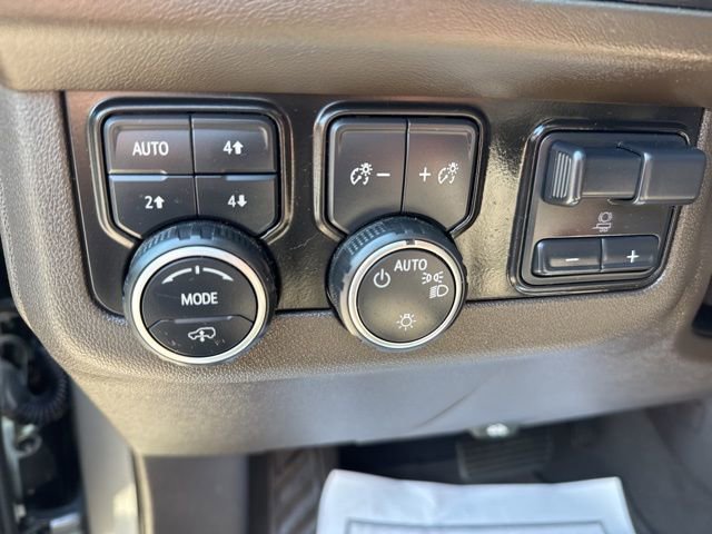 Used 2022 Chevrolet Suburban Z71 w/ Z71 Off-Road Package AWD/4WD image 13