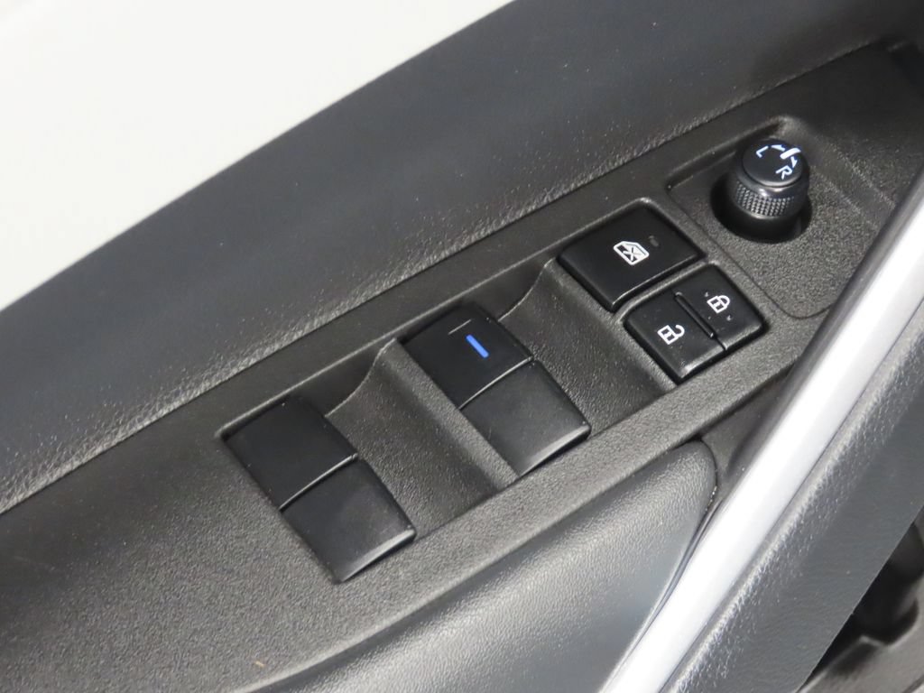 Used 2022 Toyota Corolla Cross LE AWD/4WD image 35