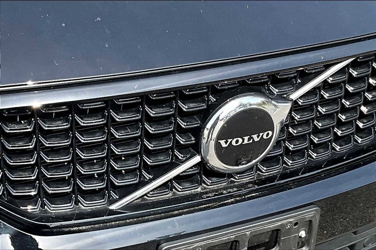 Certified 2023 Volvo XC40 B5 Plus w/ Driver Assist Package image 29