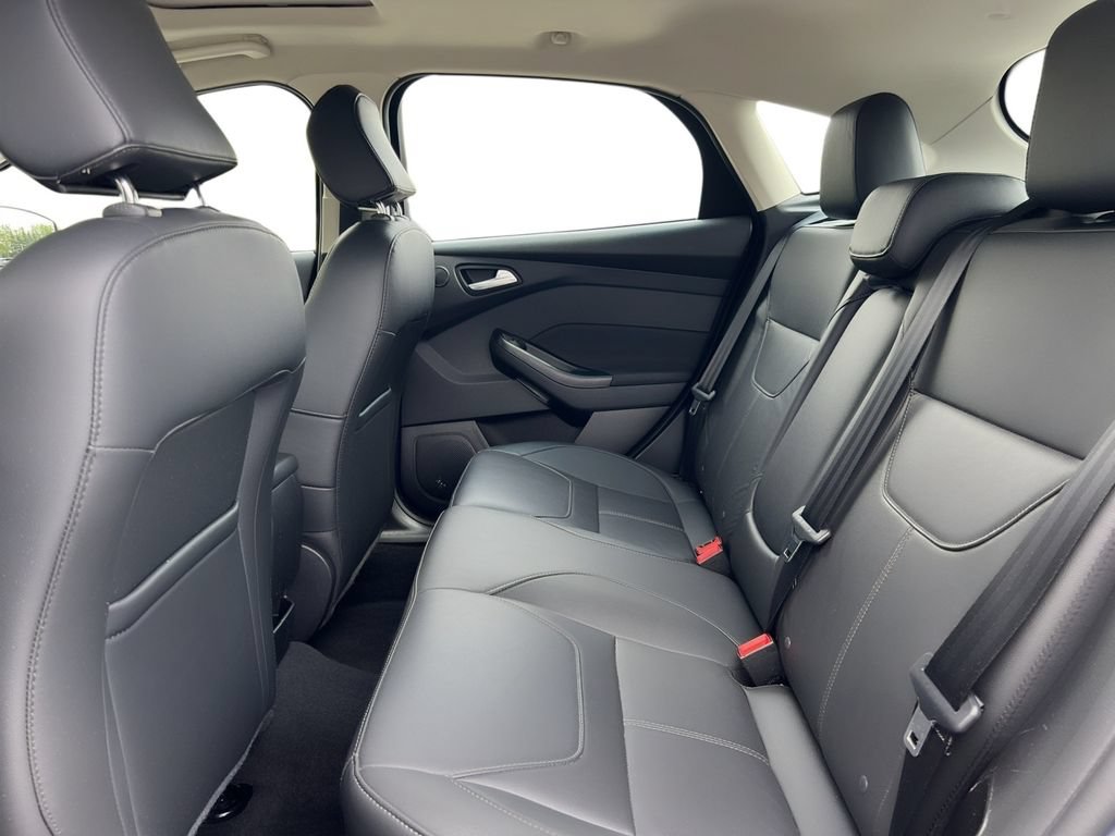 Used 2018 Ford Focus Titanium w/ Titanium Technology Package FWD image 7