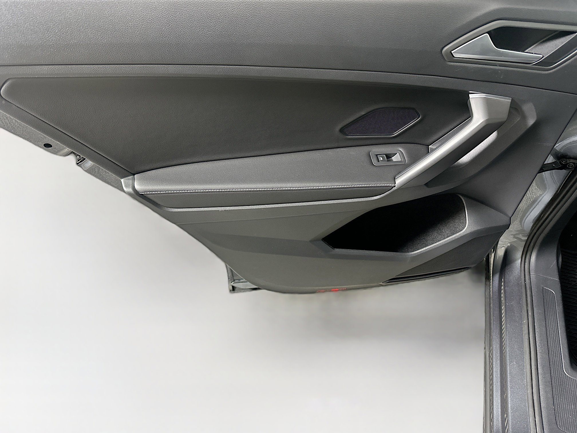 Used 2022 Volkswagen Tiguan S image 24