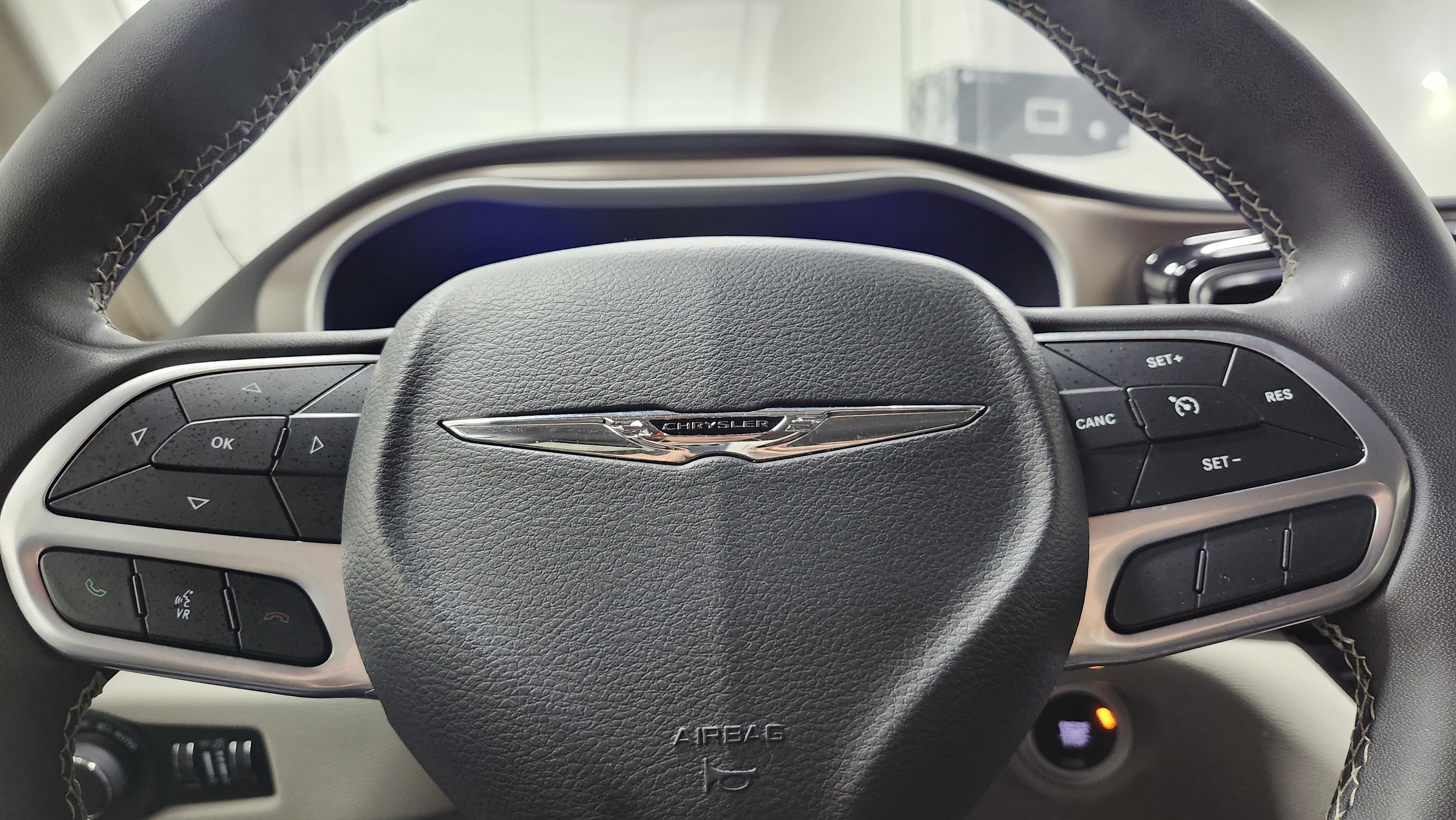 Used 2023 Chrysler Voyager LX image 25