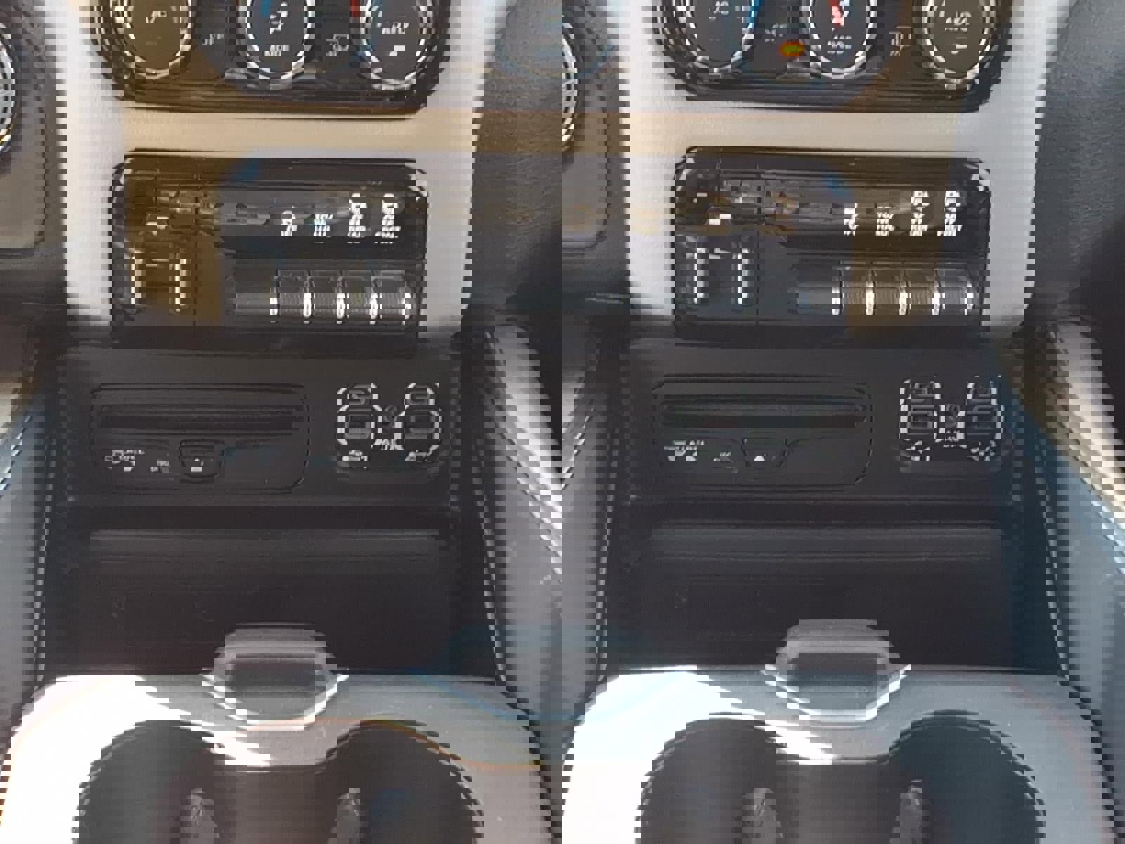 Used 2019 RAM 1500 Laramie AWD/4WD image 18