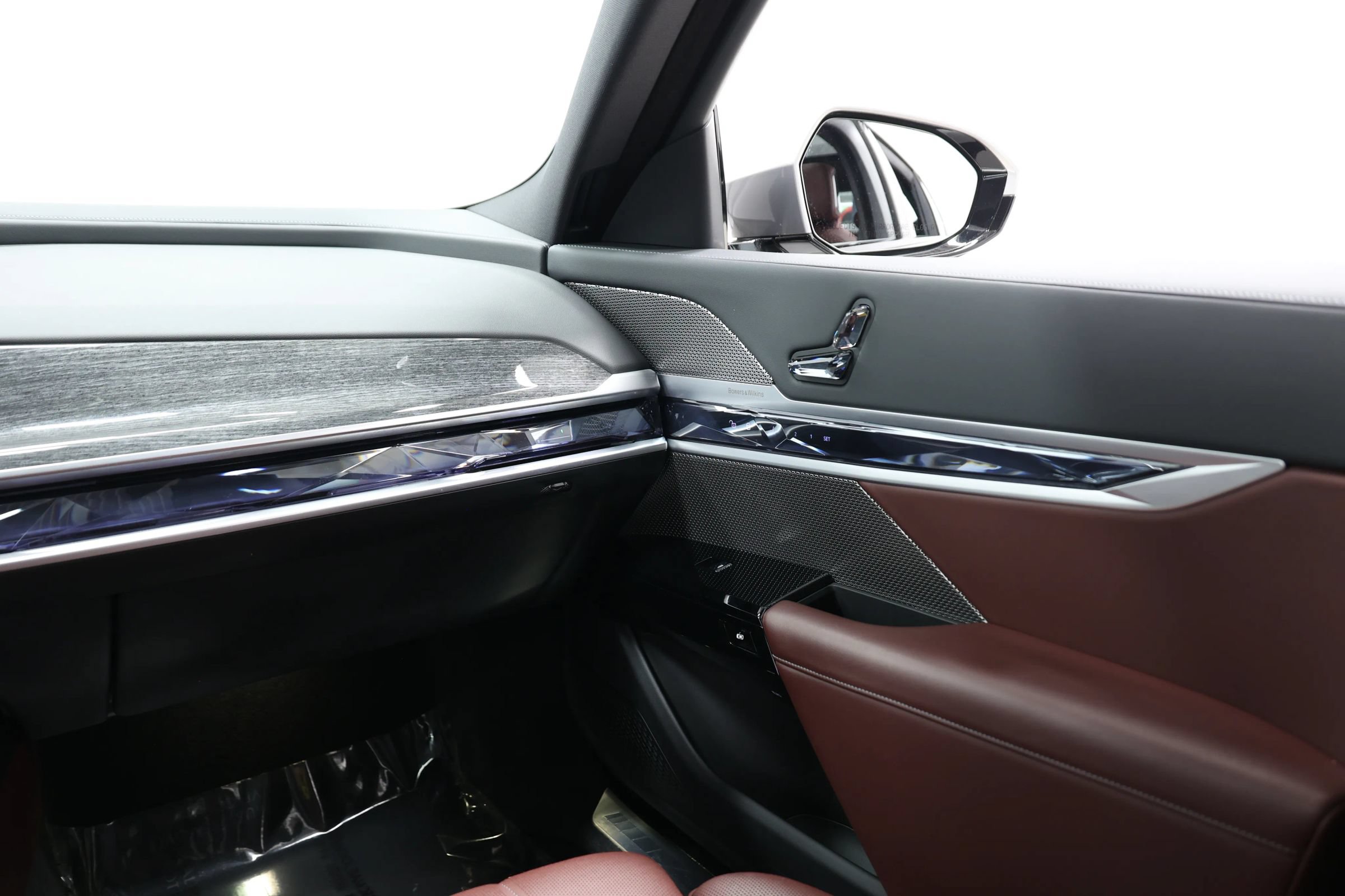 Used 2023 BMW 740i w/ Parking Assistance Package RWD image 42