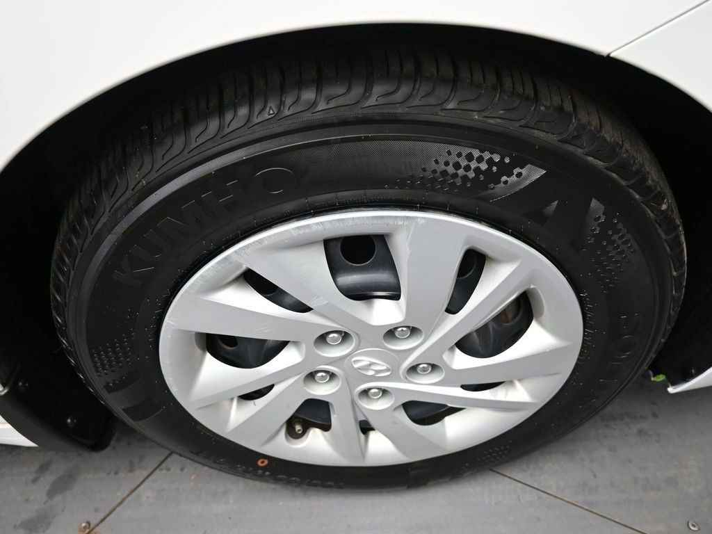 Used 2020 Hyundai Elantra SE w/ Cargo Package (C1) image 13