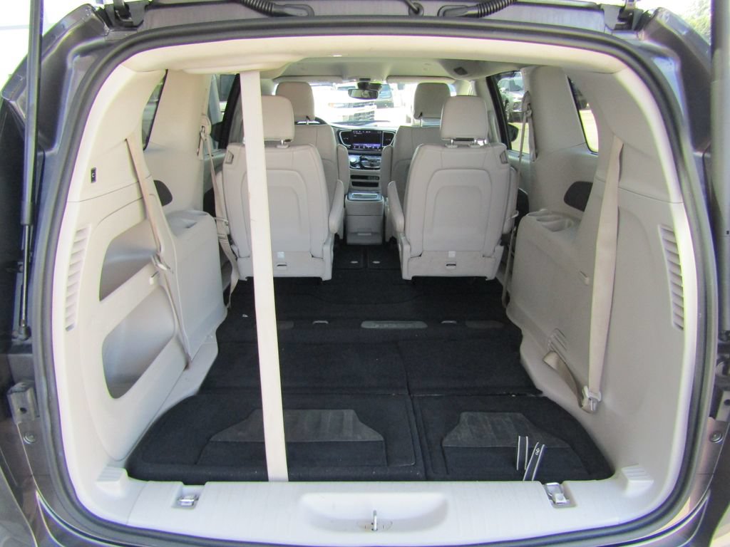 Used 2021 Chrysler Pacifica Touring-L FWD image 34