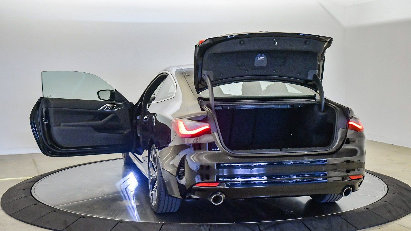 Used 2025 BMW 430i Coupe w/ Convenience Package RWD image 27