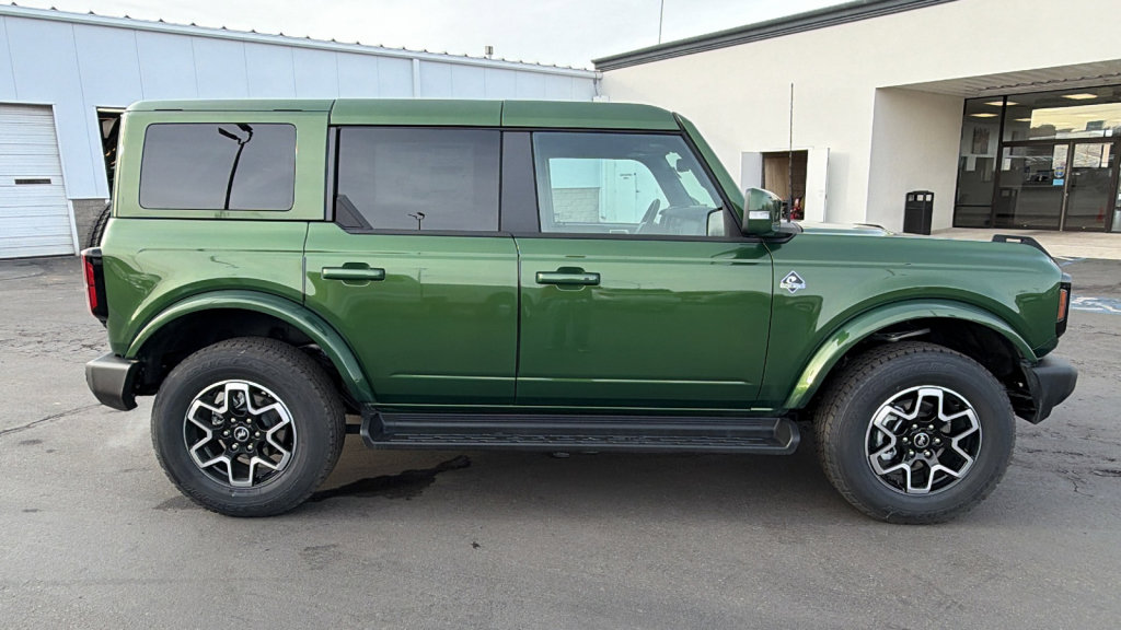New 2025 Ford Bronco Outer Banks image 2