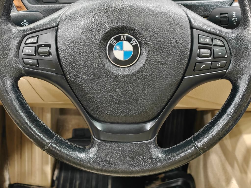 Used 2013 BMW 320i xDrive Sedan AWD/4WD image 5