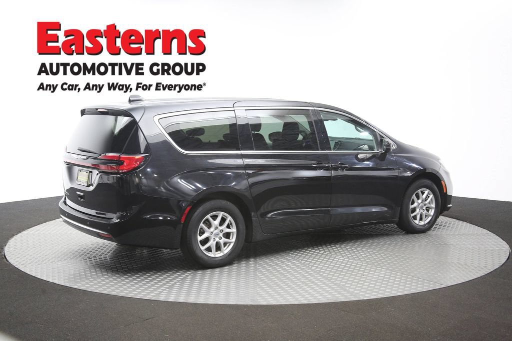 Used 2023 Chrysler Pacifica Touring-L FWD image 44