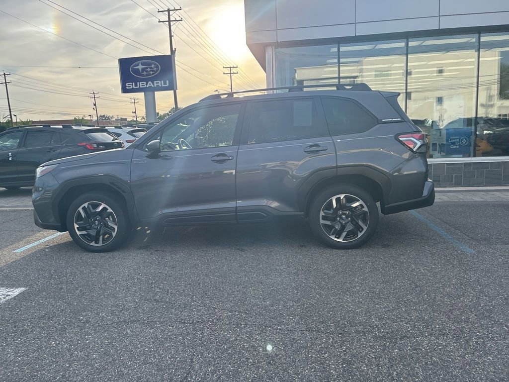 Used 2025 Subaru Forester Premium AWD/4WD image 11