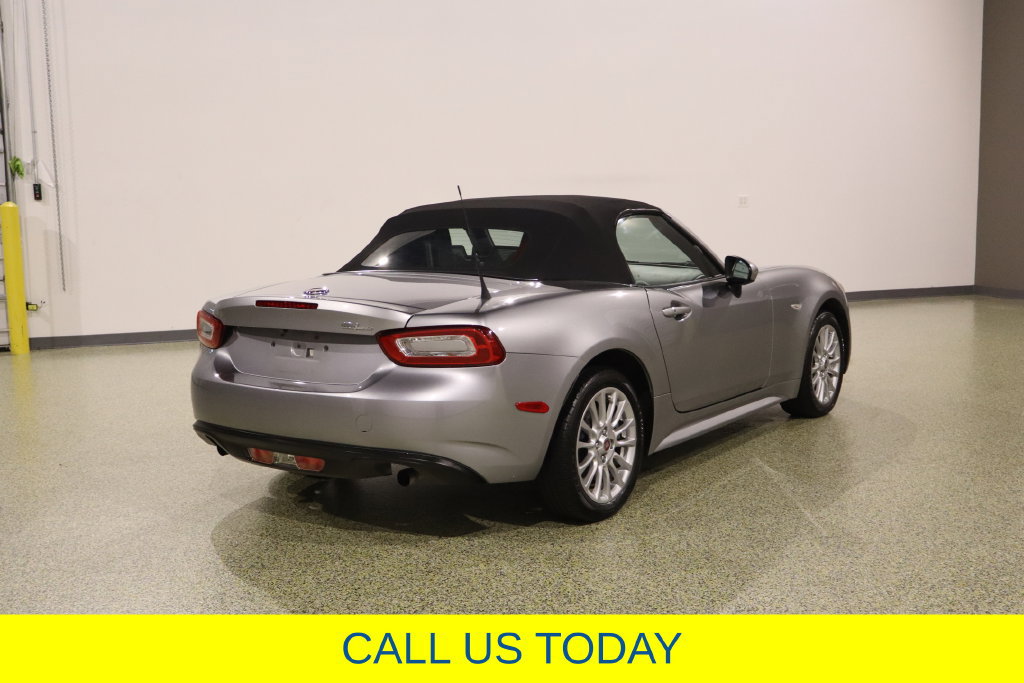 Used 2017 FIAT 124 Spider Classica RWD image 10