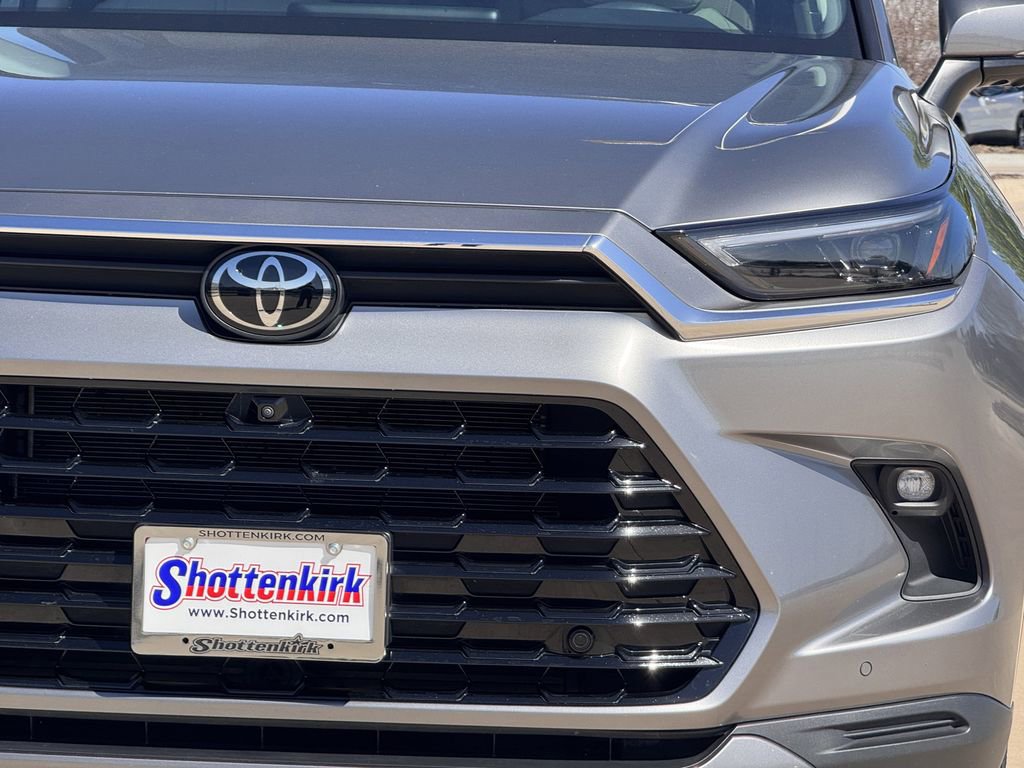 Used 2025 Toyota Grand Highlander Limited image 7