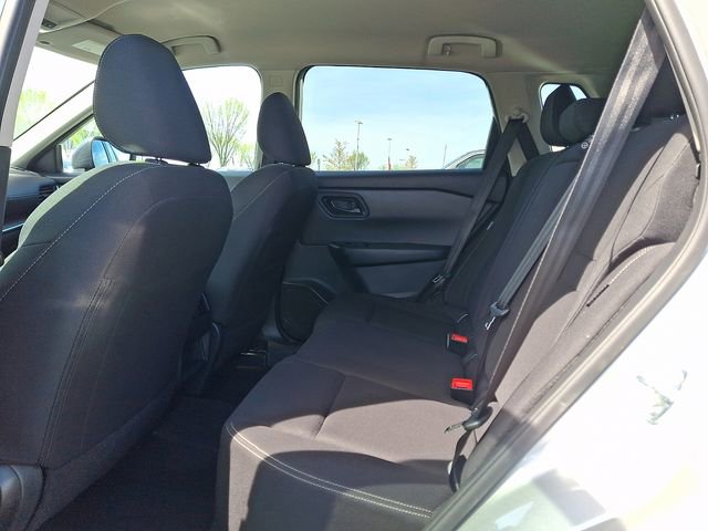 Used 2024 Nissan Rogue S image 10